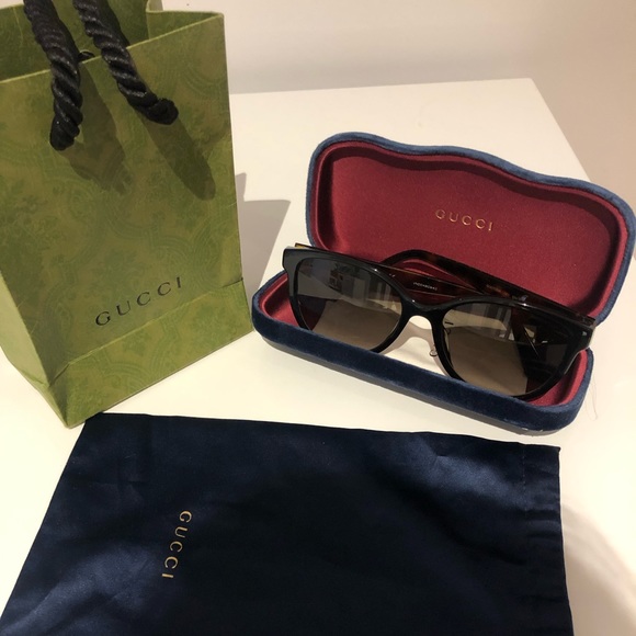 Gucci Sunglasses - Picture 7 of 8
